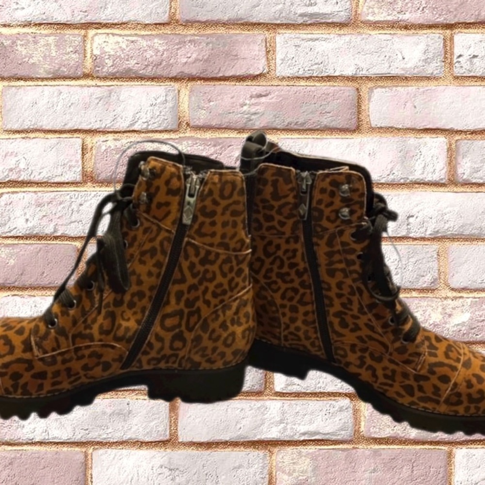 New with Tags Women’s Donald Pliner Leopard Combat Boots 🥾